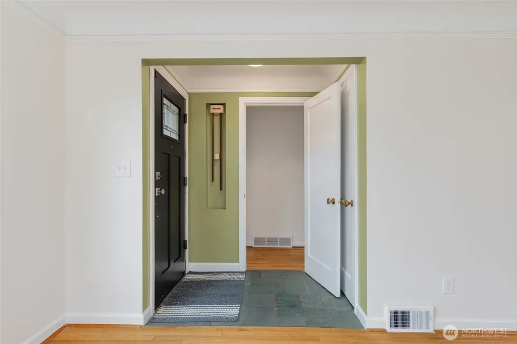 1701 N 82nd Street Seattle WA 98103