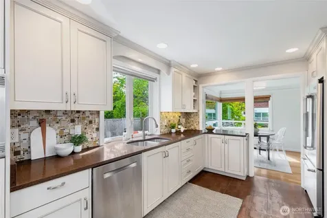 1701 N 82nd Street Seattle WA 98103