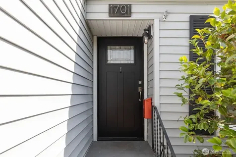 1701 N 82nd Street Seattle WA 98103