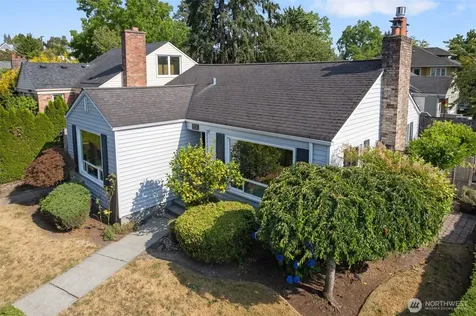 1701 N 82nd Street Seattle WA 98103