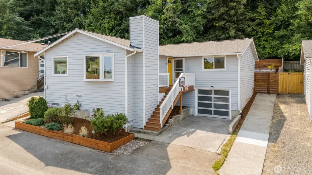 5423 31st Avenue SW Seattle WA 98126