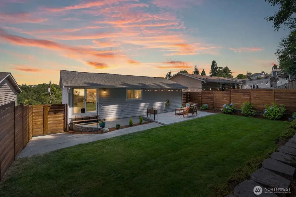 5423 31st Avenue SW Seattle WA 98126