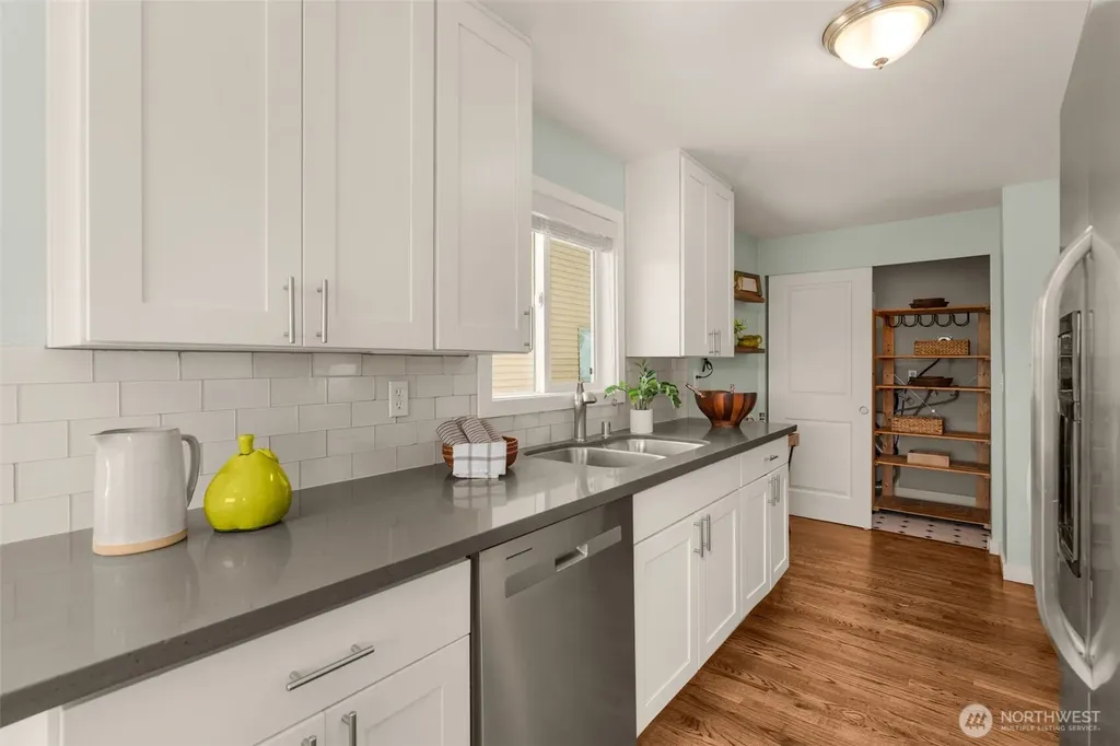 5423 31st Avenue SW Seattle WA 98126