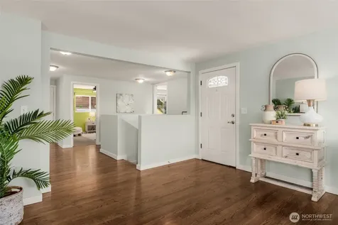 5423 31st Avenue SW Seattle WA 98126