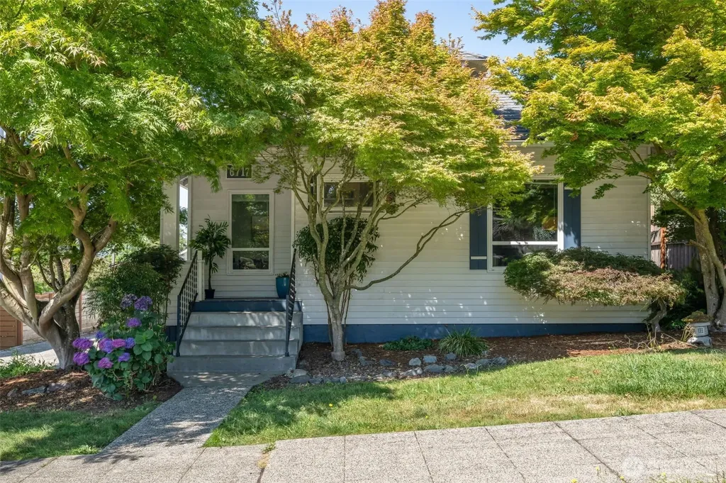 6717 26th Avenue NW Seattle WA 98117