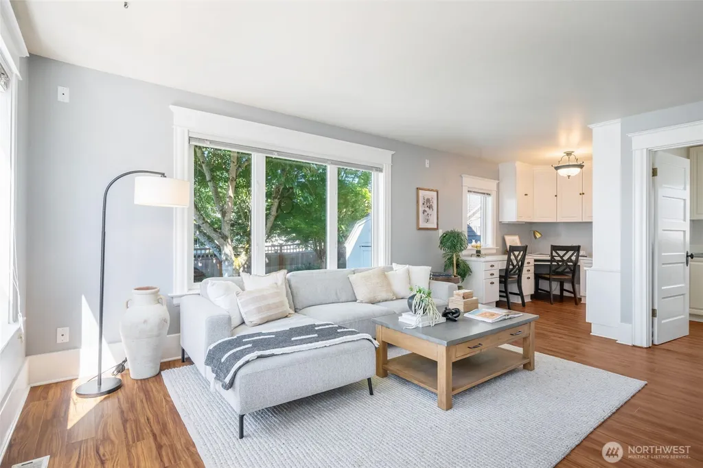 6717 26th Avenue NW Seattle WA 98117