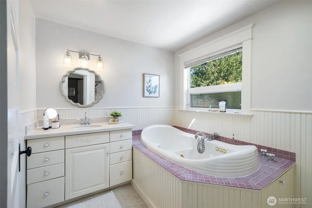 6717 26th Avenue NW Seattle WA 98117