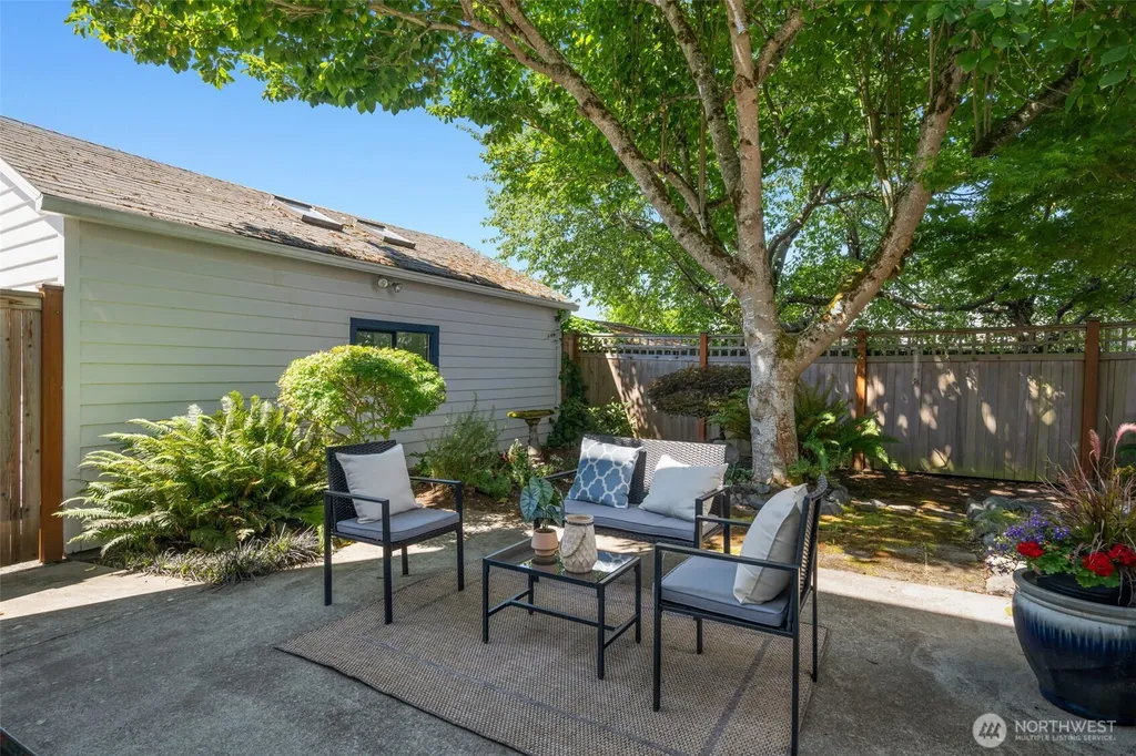 6717 26th Avenue NW Seattle WA 98117