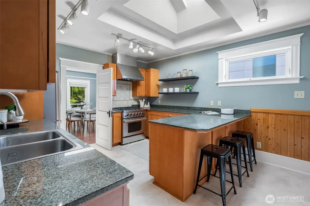 6717 26th Avenue NW Seattle WA 98117