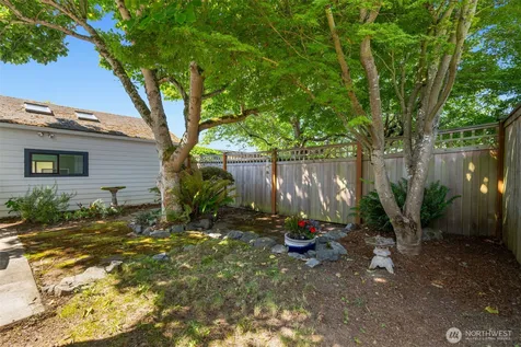 6717 26th Avenue NW Seattle WA 98117