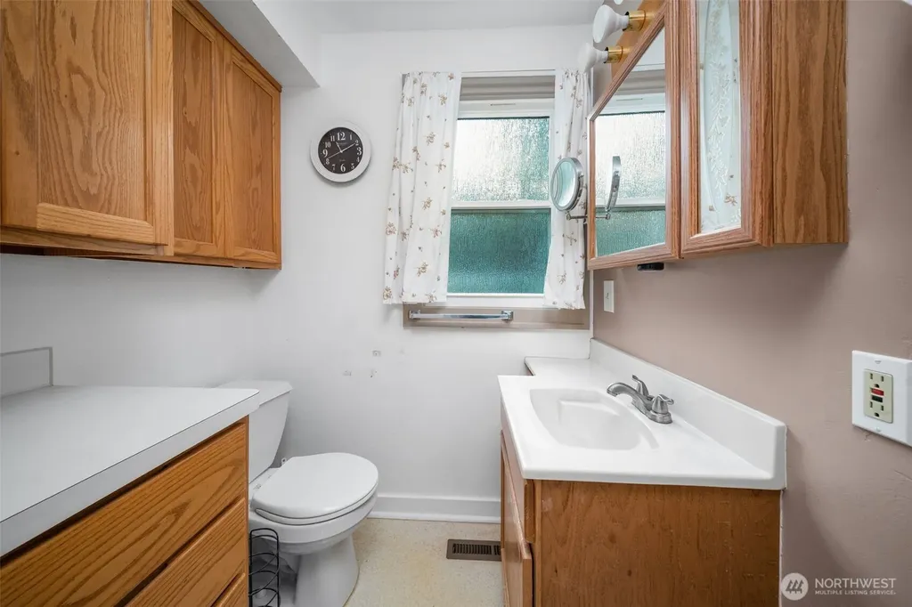 301 NW Benton Avenue Winlock WA 98596