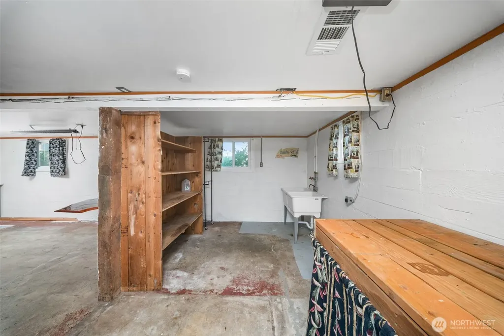 301 NW Benton Avenue Winlock WA 98596
