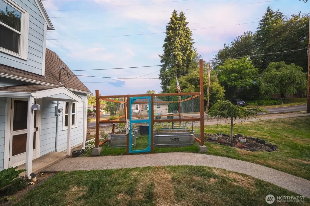 301 NW Benton Avenue Winlock WA 98596