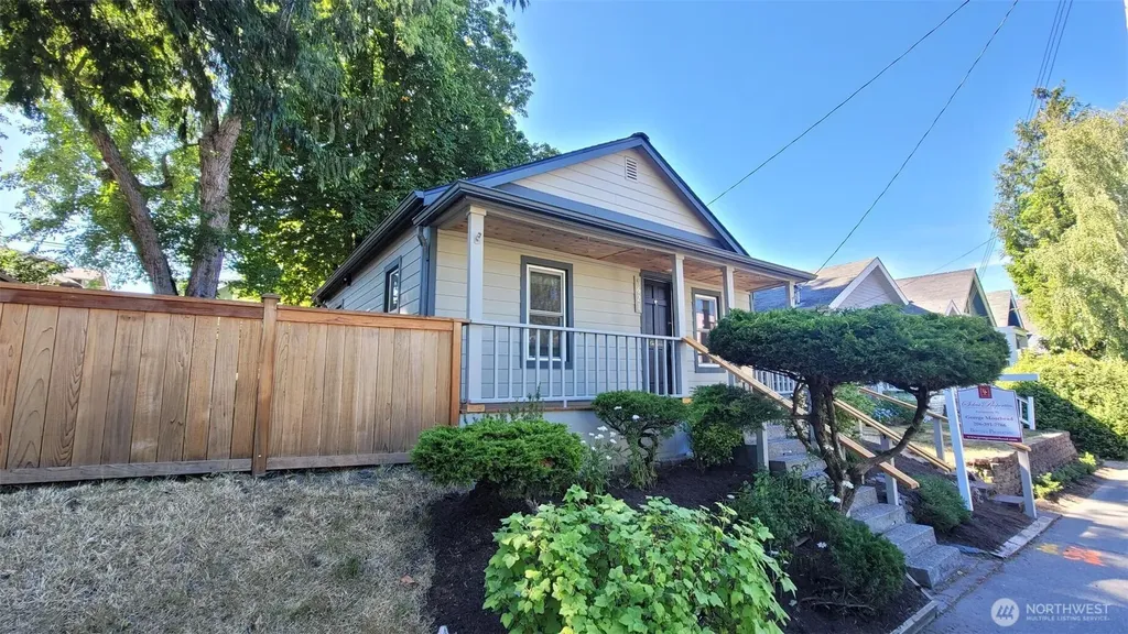 5621 Brooklyn Avenue NE Seattle WA 98105