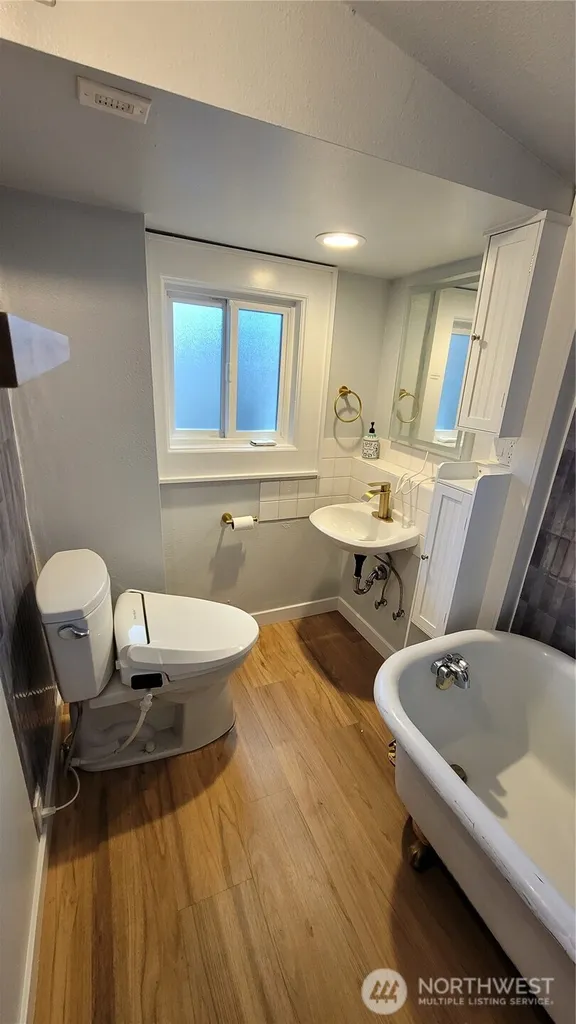 5621 Brooklyn Avenue NE Seattle WA 98105