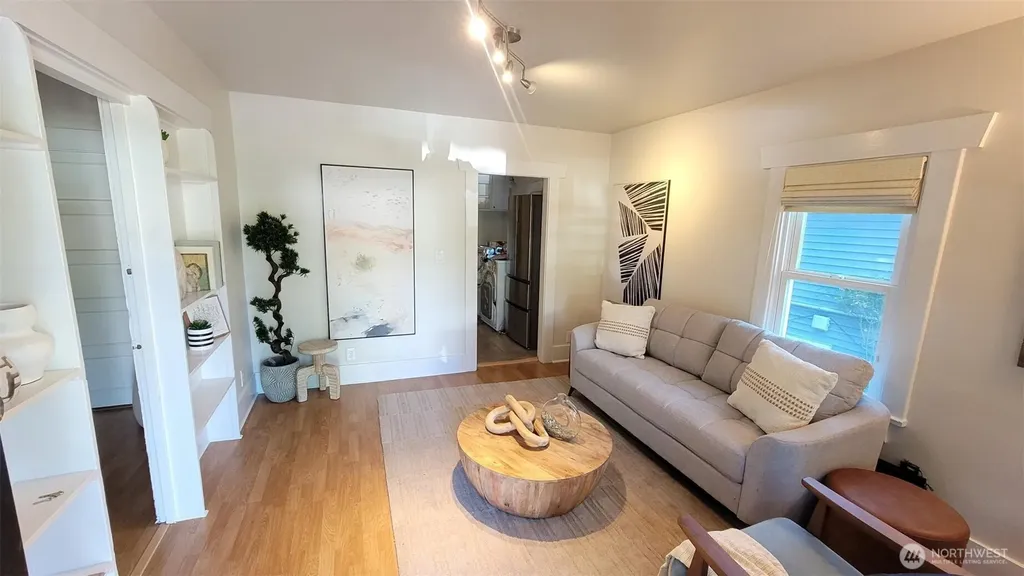 5621 Brooklyn Avenue NE Seattle WA 98105