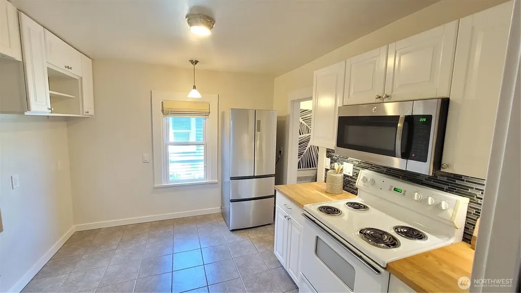 5621 Brooklyn Avenue NE Seattle WA 98105