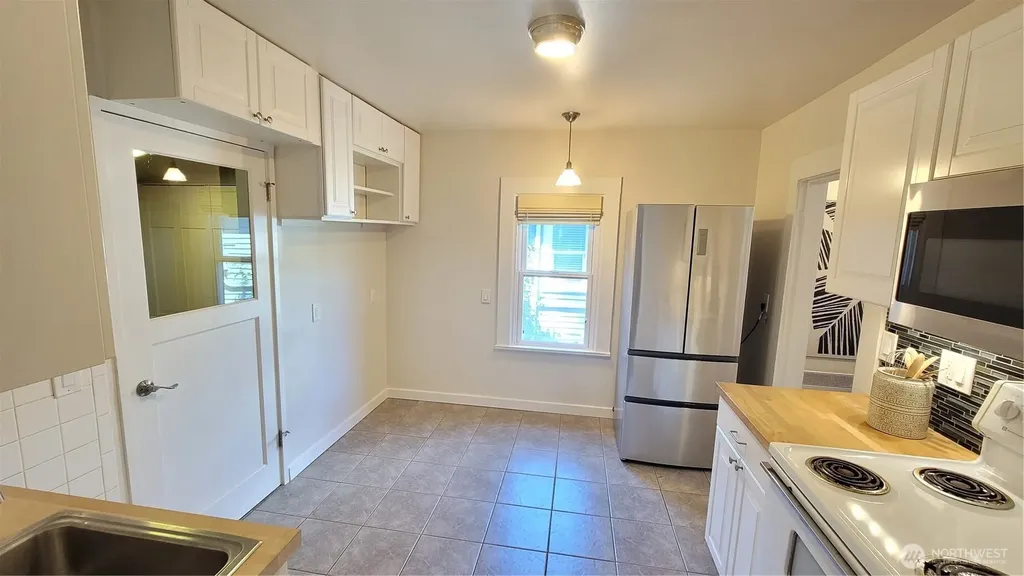 5621 Brooklyn Avenue NE Seattle WA 98105