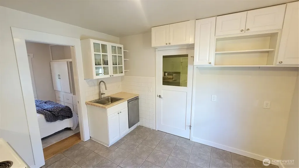 5621 Brooklyn Avenue NE Seattle WA 98105