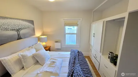 5621 Brooklyn Avenue NE Seattle WA 98105