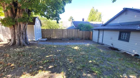 5621 Brooklyn Avenue NE Seattle WA 98105