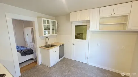 5621 Brooklyn Avenue NE Seattle WA 98105