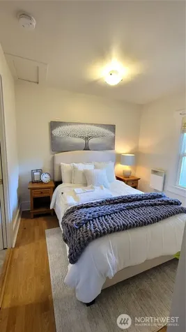 5621 Brooklyn Avenue NE Seattle WA 98105
