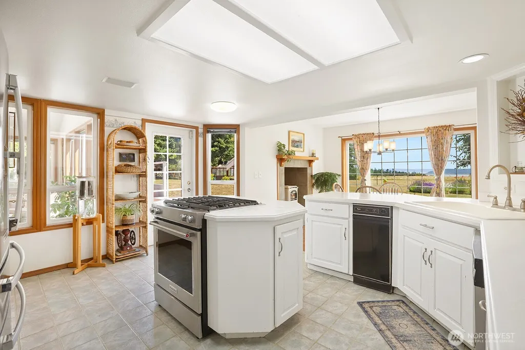 2288 Skycrest Drive Coupeville WA 98239
