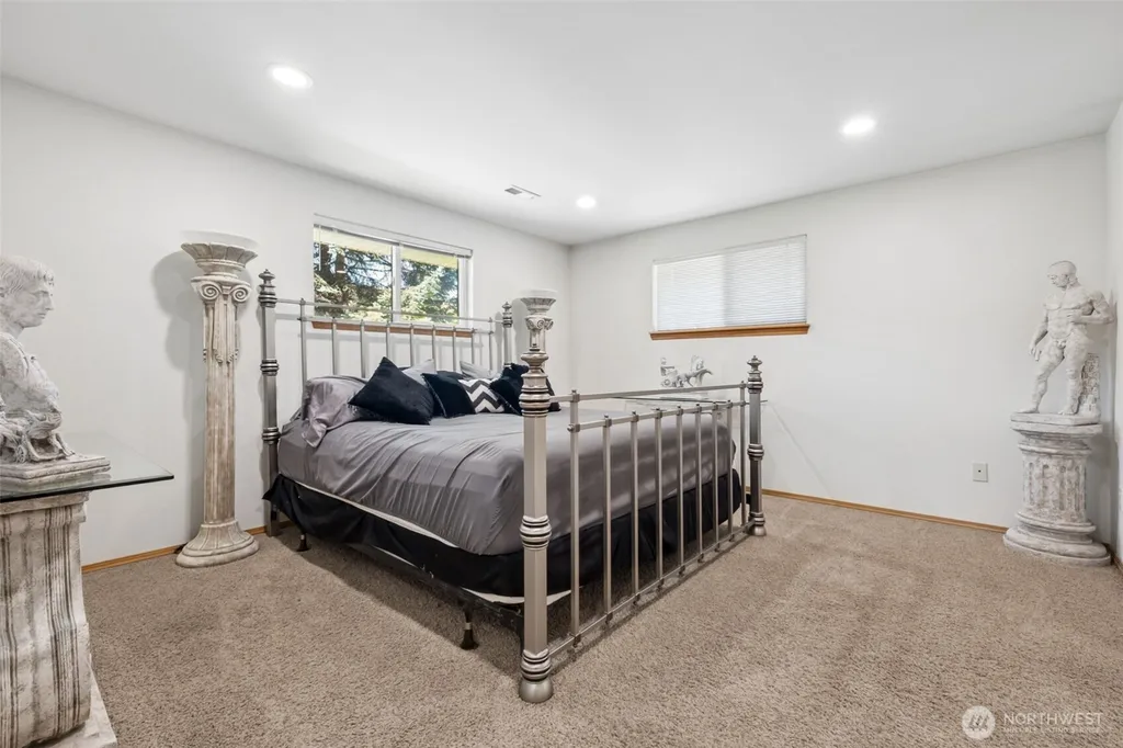 8016 Pacific Highway S Federal Way WA 98003
