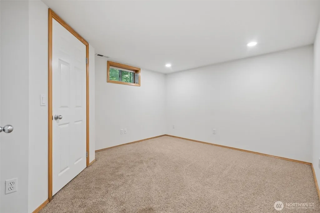 8016 Pacific Highway S Federal Way WA 98003