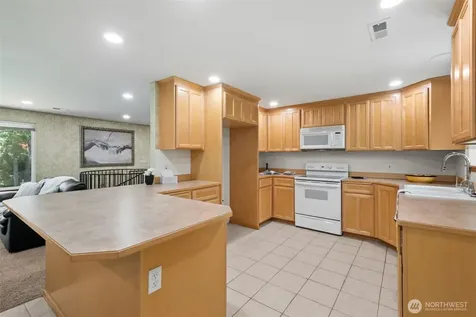8016 Pacific Highway S Federal Way WA 98003