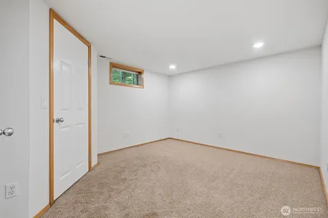 8016 Pacific Highway S Federal Way WA 98003
