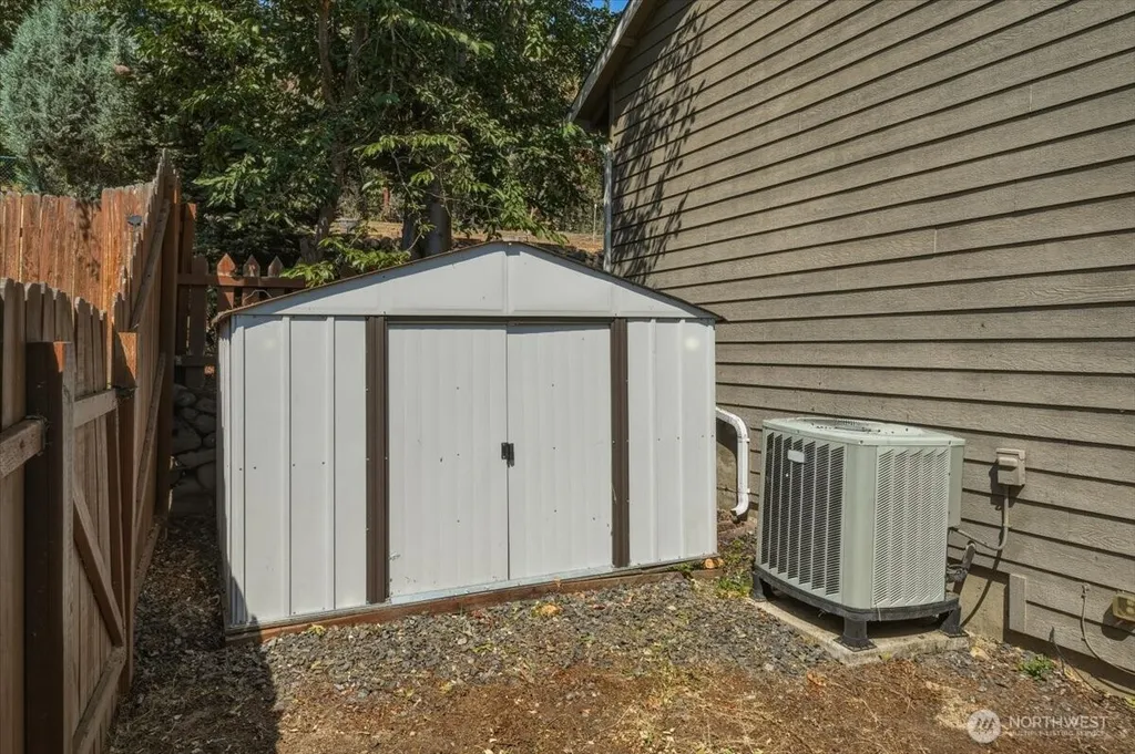 2132 W Honeysett Road Wenatchee WA 98801