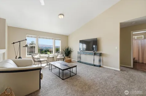 2132 W Honeysett Road Wenatchee WA 98801