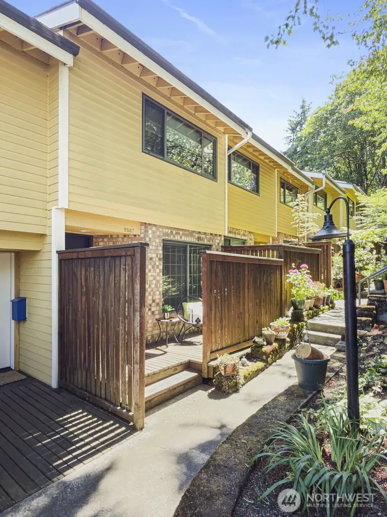 2591 E Madison Street Seattle WA 98112