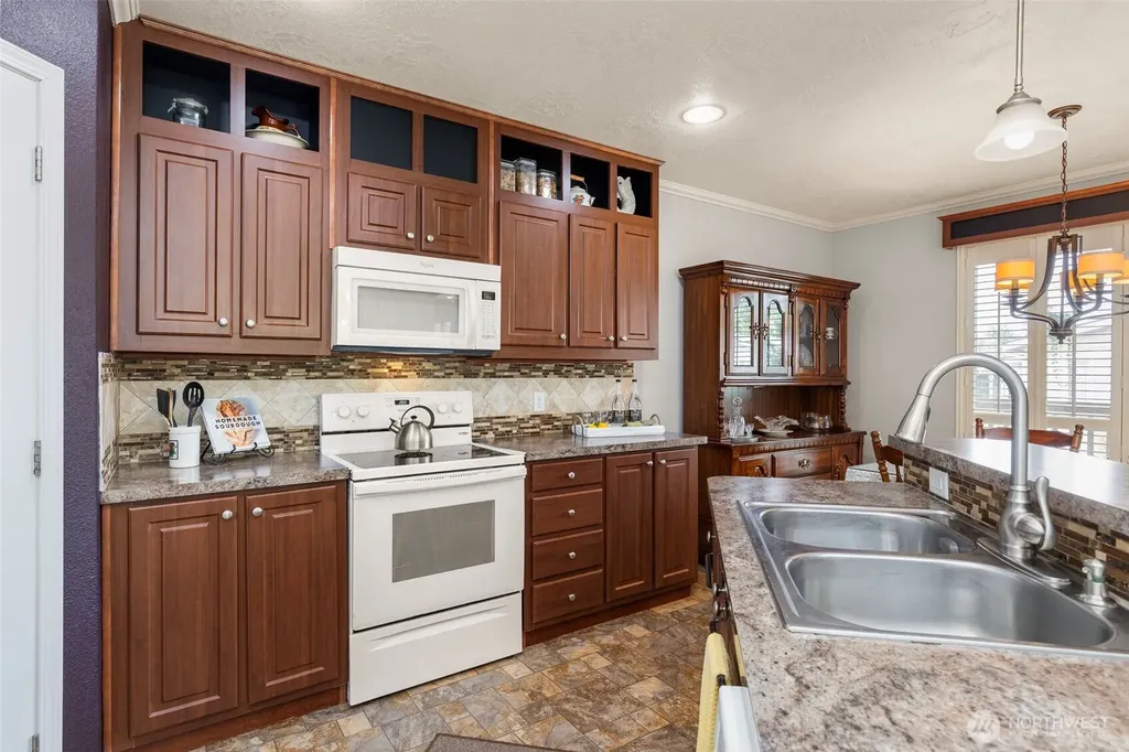 6586 NE Aquarius Lane Bremerton WA 98311