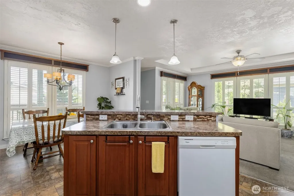 6586 NE Aquarius Lane Bremerton WA 98311