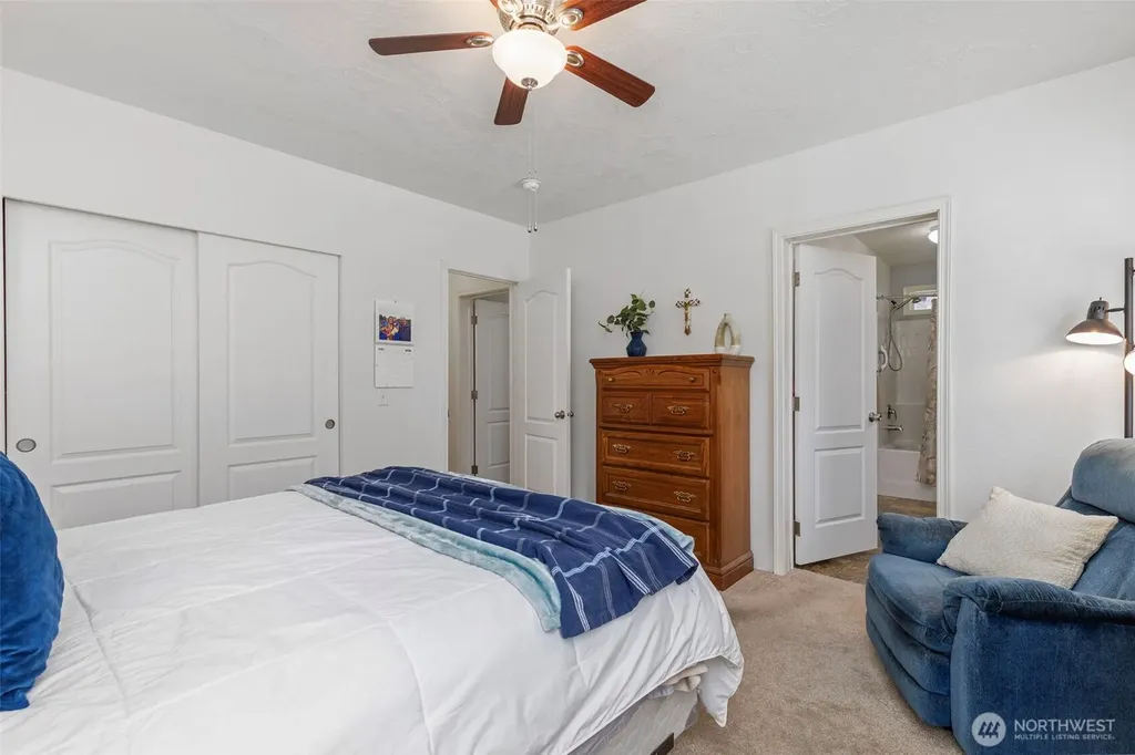 6586 NE Aquarius Lane Bremerton WA 98311