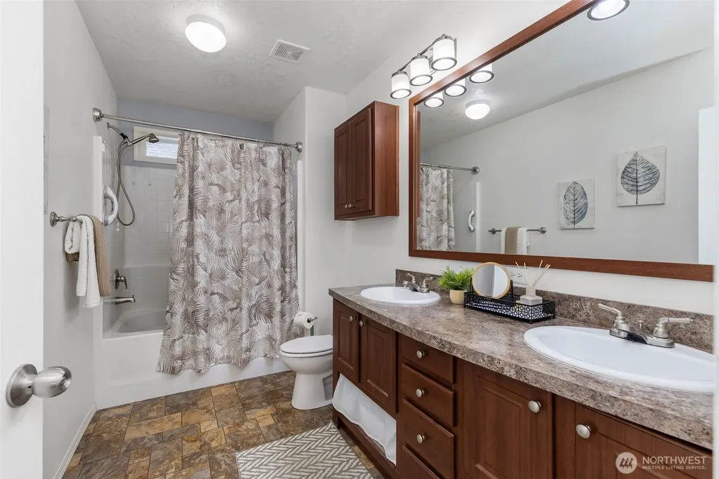6586 NE Aquarius Lane Bremerton WA 98311