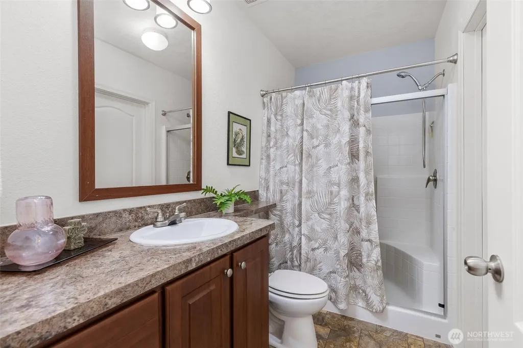 6586 NE Aquarius Lane Bremerton WA 98311