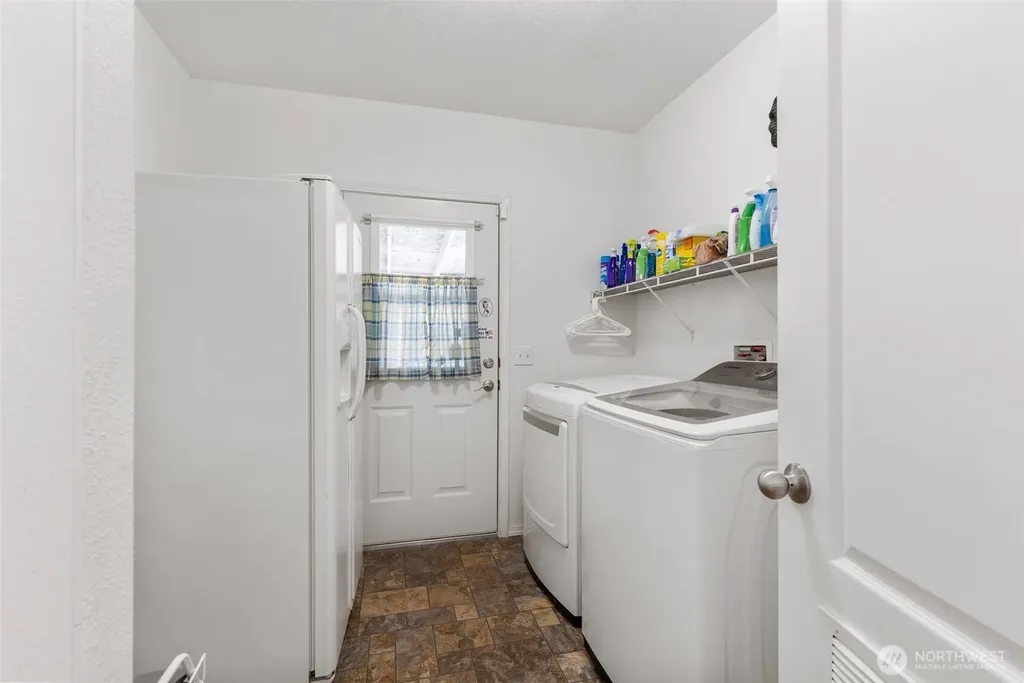 6586 NE Aquarius Lane Bremerton WA 98311
