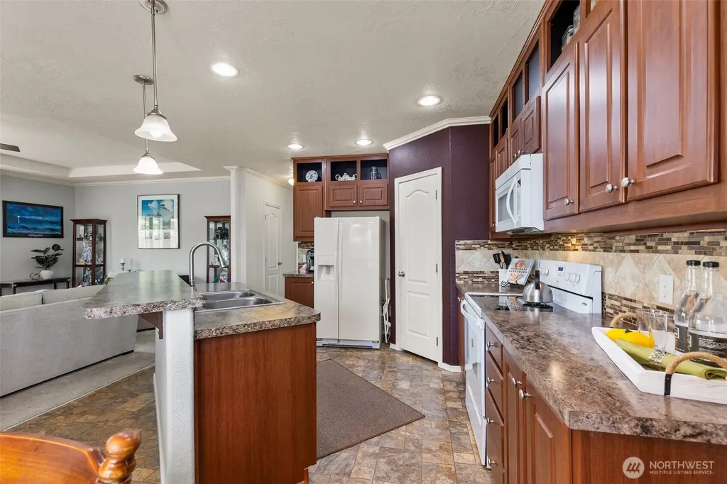 6586 NE Aquarius Lane Bremerton WA 98311