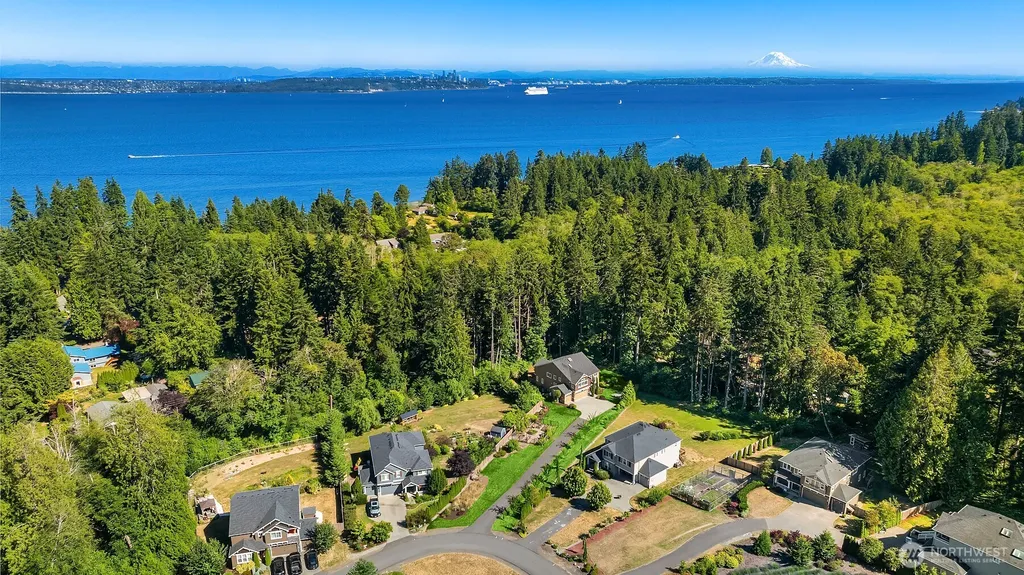 13874 Lavigne Court NE Bainbridge Island WA 98110