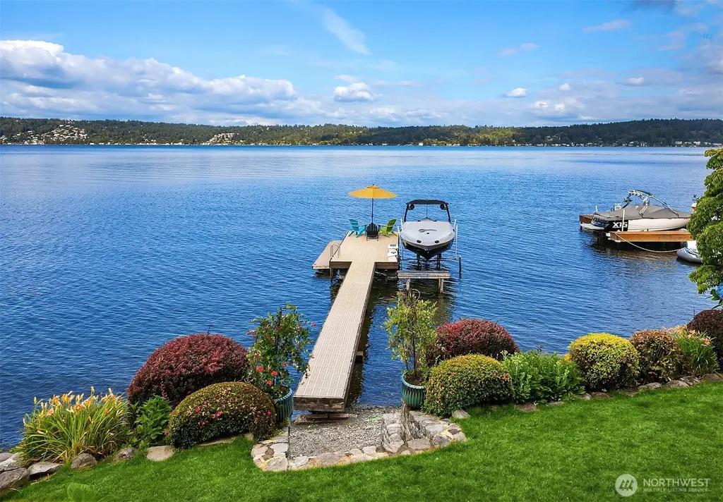 456 W Lake Sammamish Parkway SE Bellevue WA 98008
