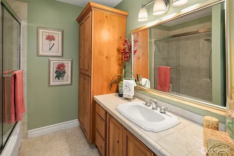 456 W Lake Sammamish Parkway SE Bellevue WA 98008
