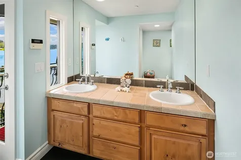 456 W Lake Sammamish Parkway SE Bellevue WA 98008