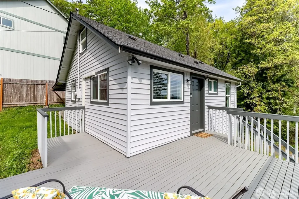 1408 Price Road Bremerton WA 98312