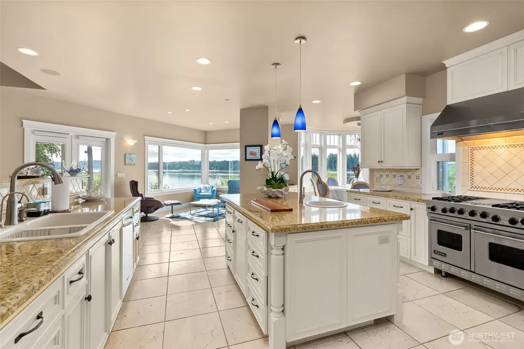 4725 Bayshore Lane NW Olympia WA 98502
