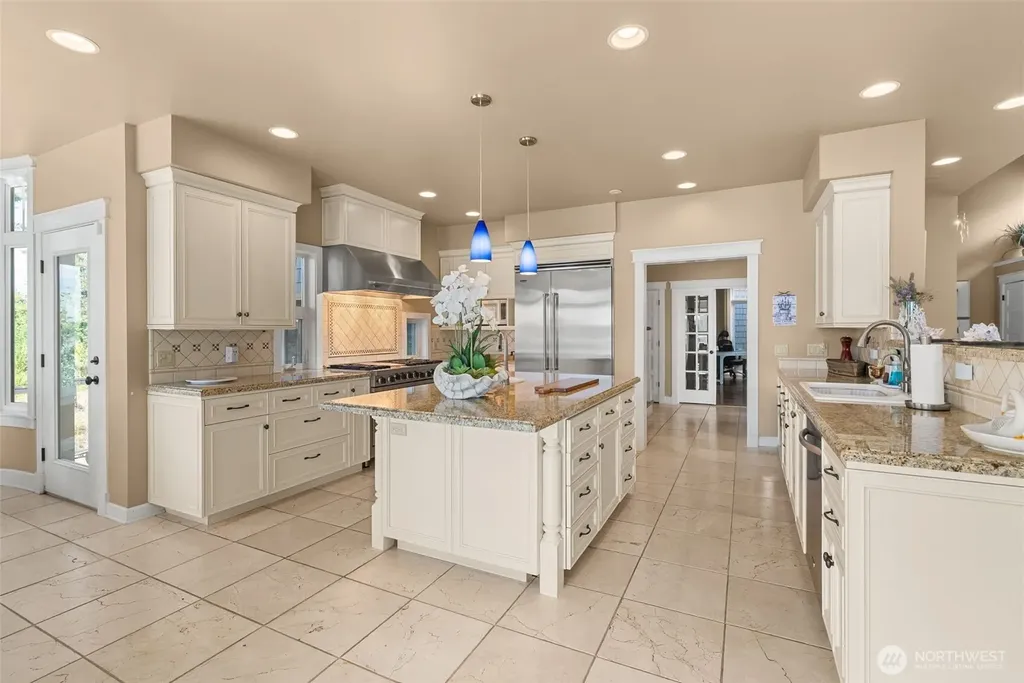 4725 Bayshore Lane NW Olympia WA 98502
