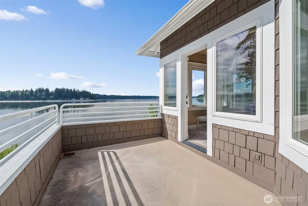 4725 Bayshore Lane NW Olympia WA 98502